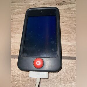 Black iPod, 32GB, 4th generation iPod touch with camera.